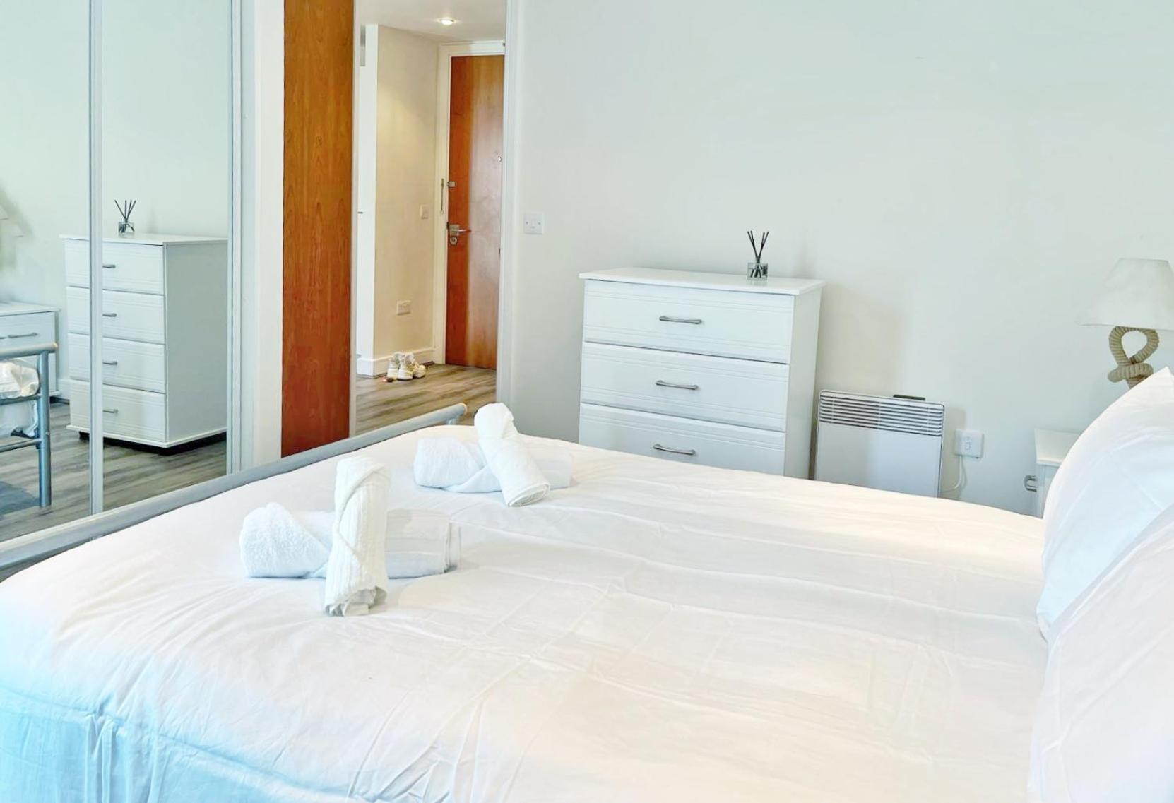Seaview Boutique One-Bedroom Apt Суонси Экстерьер фото